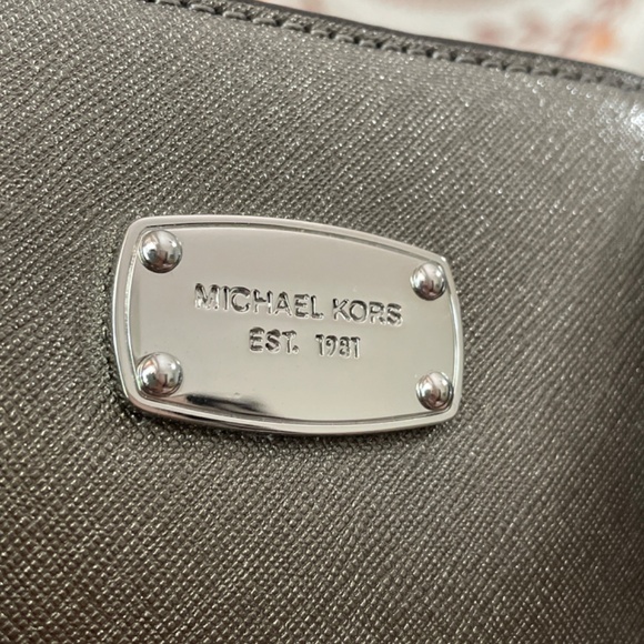 New Silver Micheal Kors Purse - Picture 2 of 5